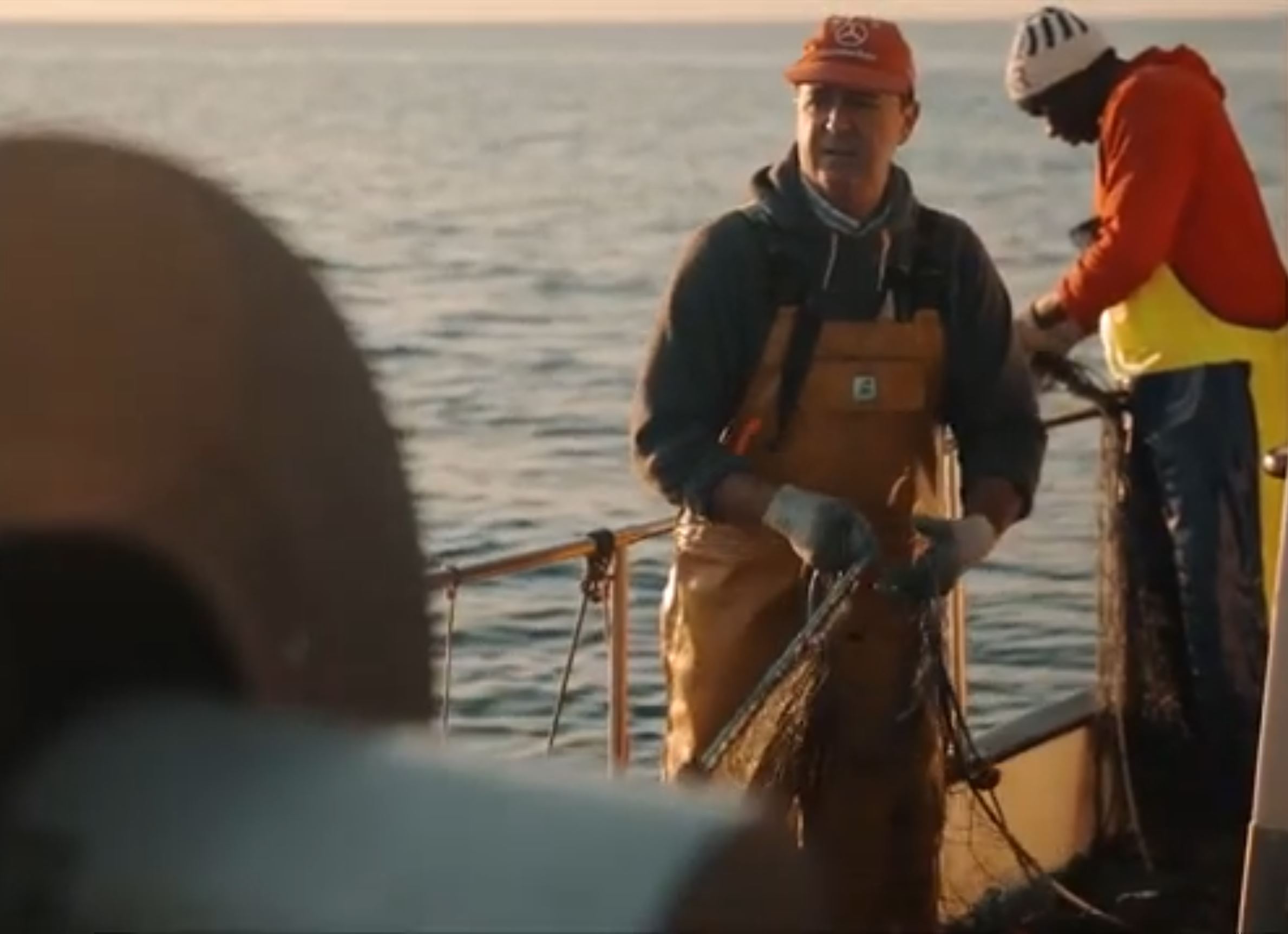 Jose, pescador artesanal en su barca en Es Castell, Menorca